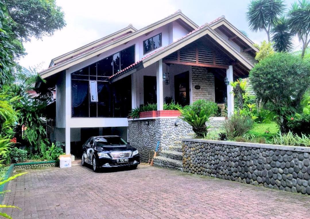 Holidayhome Alam Cipanas Puncak Exterior photo