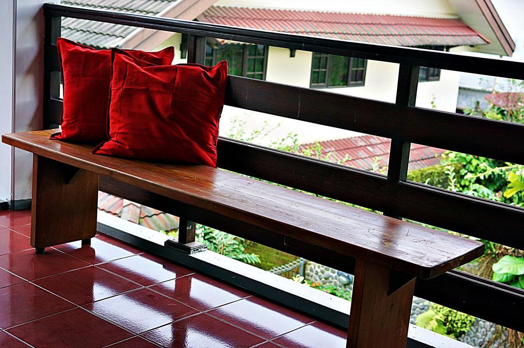 Holidayhome Alam Cipanas Puncak Exterior photo