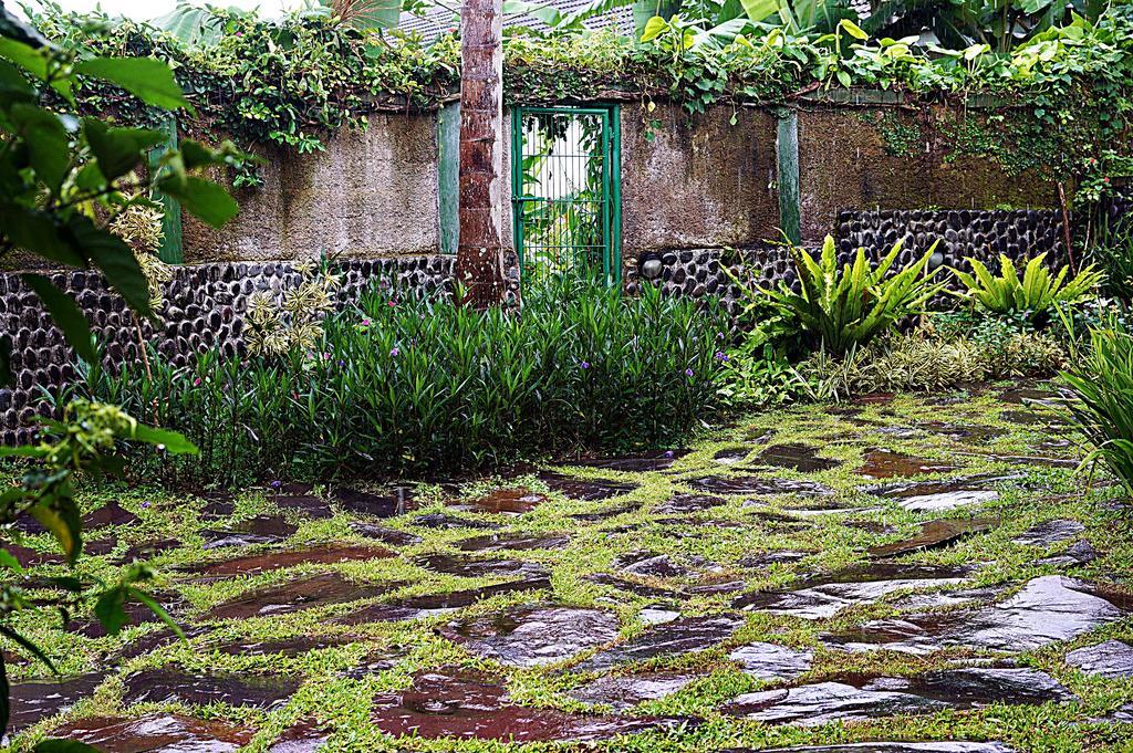 Holidayhome Alam Cipanas Puncak Exterior photo
