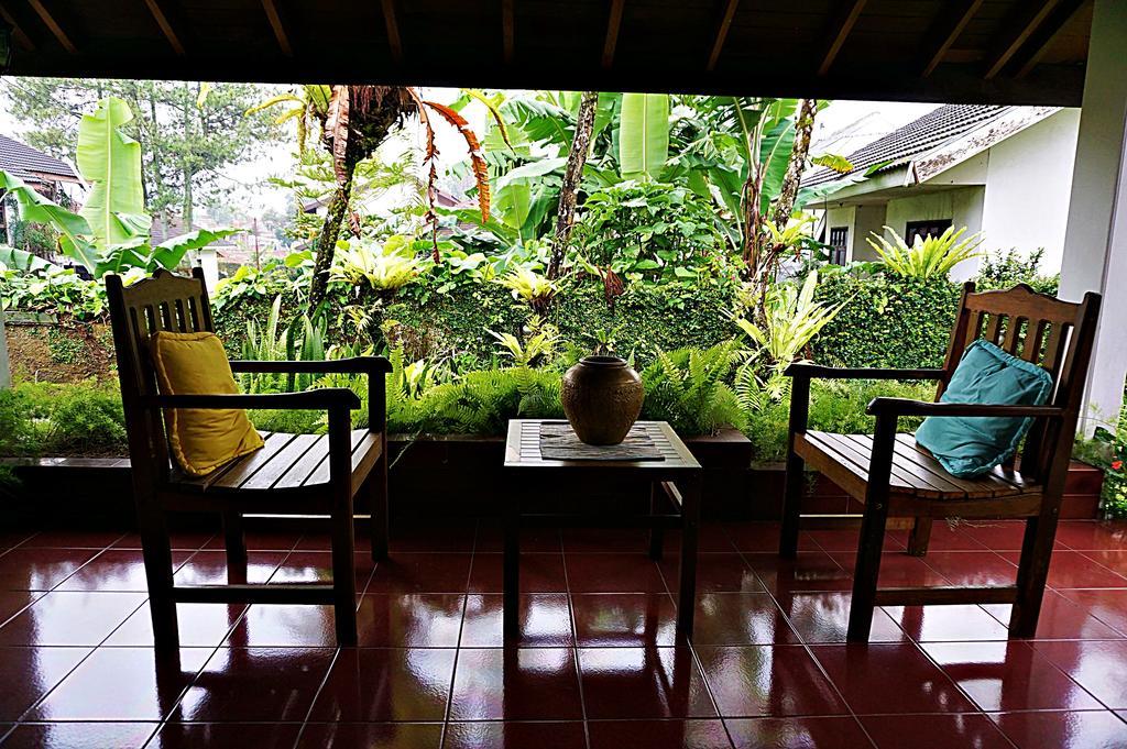 Holidayhome Alam Cipanas Puncak Exterior photo
