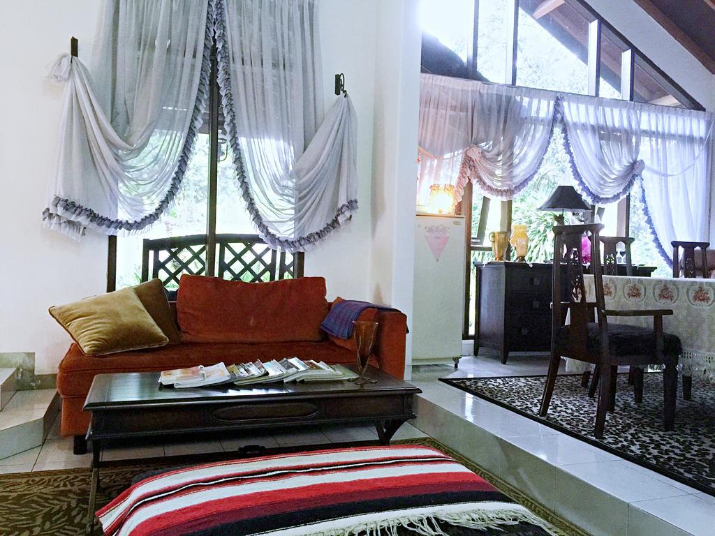 Holidayhome Alam Cipanas Puncak Exterior photo
